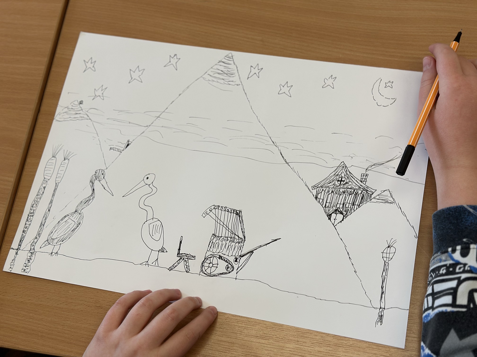 Autorka wystawy, Elżbieta Dudek, poprowadzi warsztaty plastyczne pt. „Między ciszą a linią”.